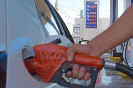 Pela terceira semana consecutiva, o litro da gasolina comum registrou aumento - Foto: Bruno Henrique