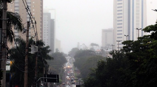 Neblina registrada na quinta-feira em Campo Grande e diversos municípios do Estado