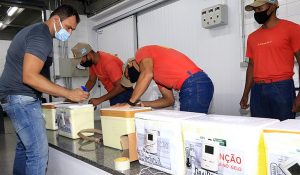 Distribuição de vacinas para os municípios (Foto: Edemir Rodrigues)