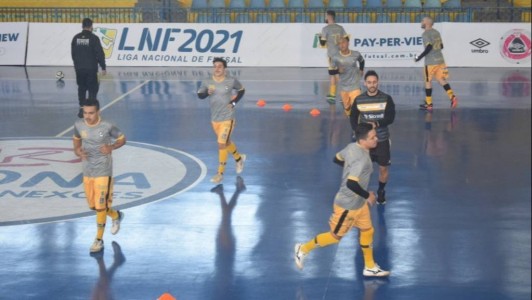 Lucas Chioro tem todo elenco à disposição após último treino nesta segunda, em Carlos Barbosa