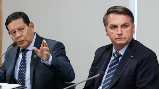 sac Nóbrega/PR/Fotos Públicas Vice-presidente Hamilton Mourão fala ao lado do presidente Jair Bolsonaro