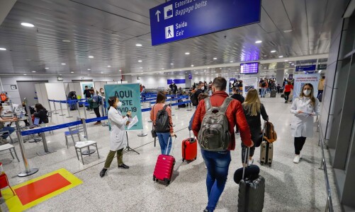 2021-06-25t000000z_554889616_mt1ltana0008ne7ed_rtrmadp_3_airport-america-brazil-coronavirus-covid-19-isolation-latin-america-mask-pandemic-porto-alegre-quarantine
