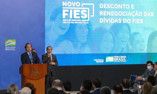 O presidente da Caixa, Pedro Guimarães,  participa da divulgação dos novos critérios de desconto e renegociação das dívidas do Fies.