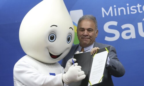 O ministro da Saúde, Marcelo Queiroga, assina portaria que estabelece o fim da Emergência em Saúde Pública de importância Nacional (Espin), durante cerimônia no Ministério da Saúde