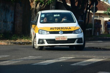 Alunos não precisariam mais pagar autoescola para aprender a dirigir; em vez disso, poderiam recorrer a instrutor particular cadastrado no Detran - GERSON OLIVEIRA