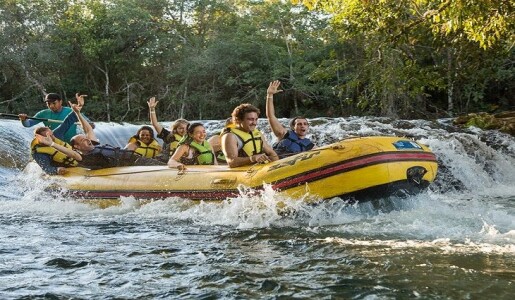 Passeio de bote em Bonito   (Foto: Divulgação)