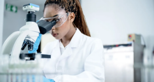 Fiocruz selecionará 140 alunas do ensino médio para experiência em ciência